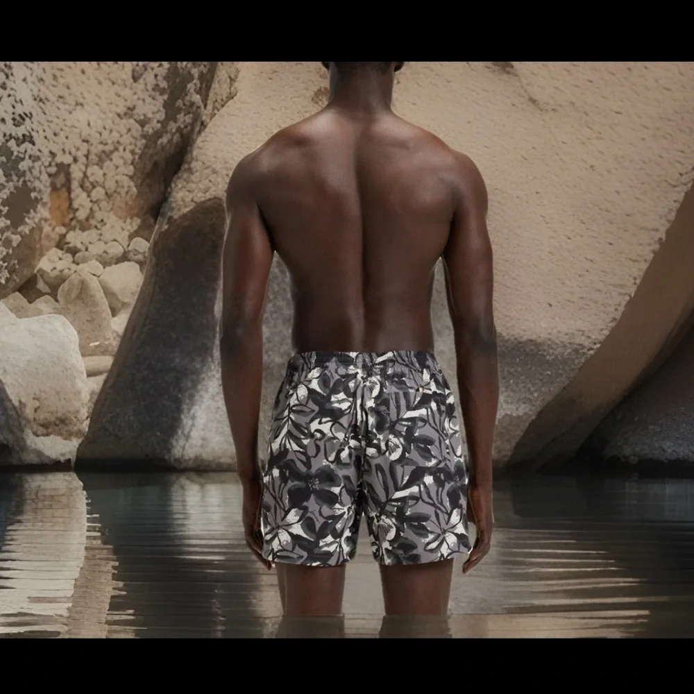 HUGO BOSS QUICK-DRY Pirhana Abstract Floral BOSS Patch Swim Trunks NWT